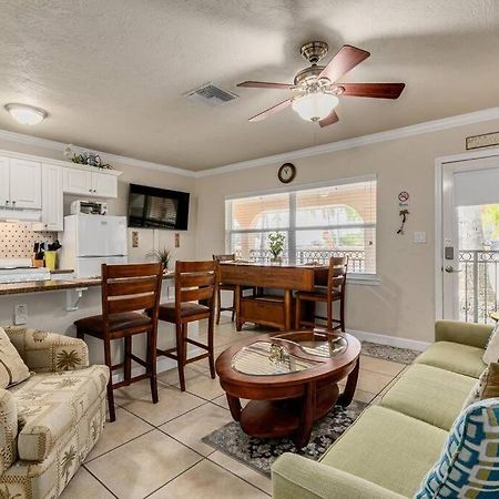 Walk To The Beach And Restaurants! - Coconut Villa'S Suite 2 St. Pete Beach Exterior foto