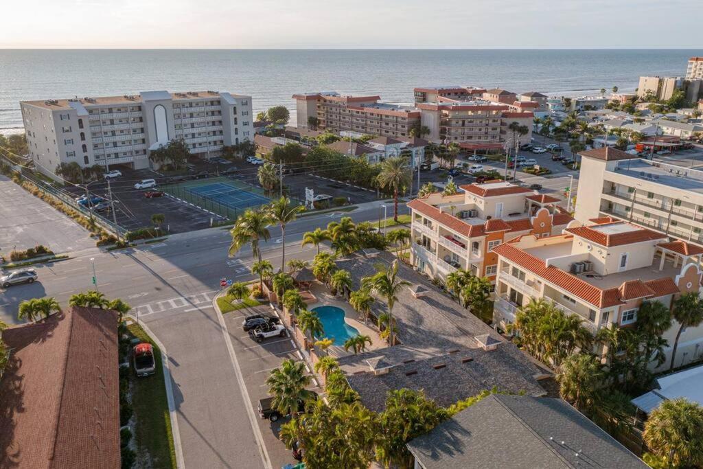 Walk To The Beach And Restaurants! - Coconut Villa'S Suite 2 St. Pete Beach Exterior foto