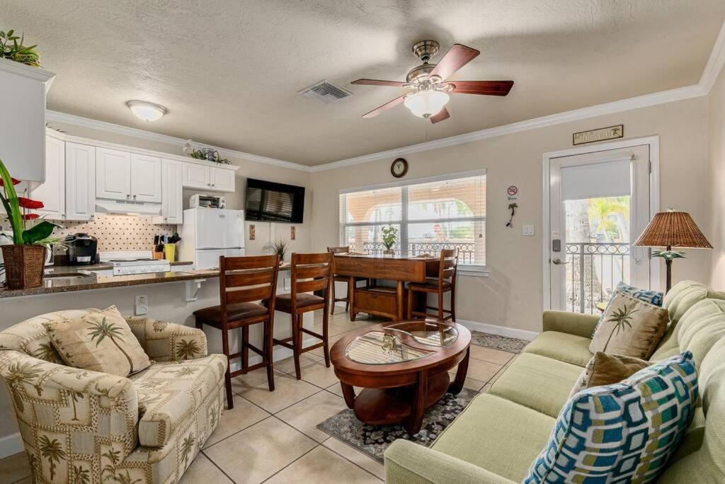 Walk To The Beach And Restaurants! - Coconut Villa'S Suite 2 St. Pete Beach Exterior foto