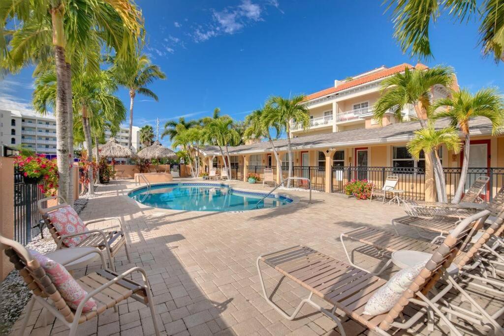 Walk To The Beach And Restaurants! - Coconut Villa'S Suite 2 St. Pete Beach Exterior foto