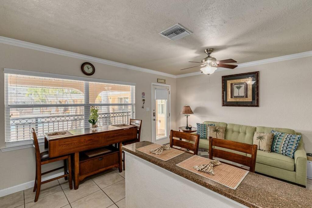 Walk To The Beach And Restaurants! - Coconut Villa'S Suite 2 St. Pete Beach Exterior foto